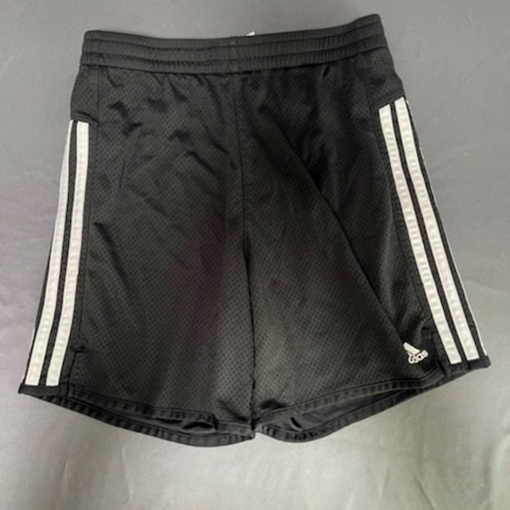 Girls Black Adidas shorts (XL/16)